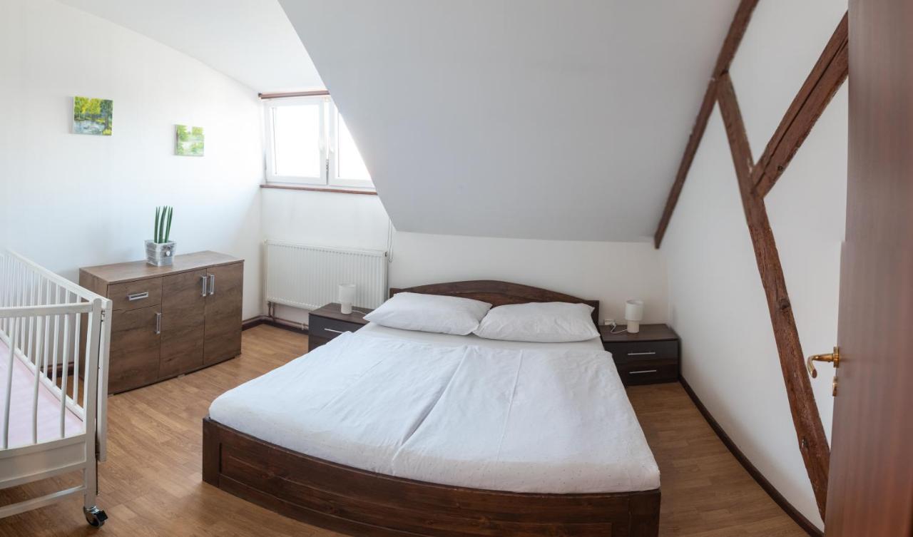 Podkrovni Apartman S Vyhledem Na Namesti Lomnice nad Lužnicí Dış mekan fotoğraf
