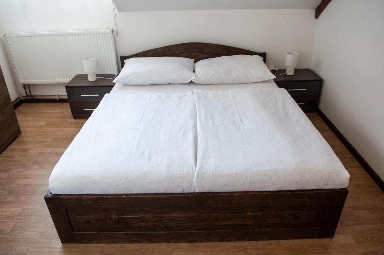 Podkrovni Apartman S Vyhledem Na Namesti Lomnice nad Lužnicí Dış mekan fotoğraf
