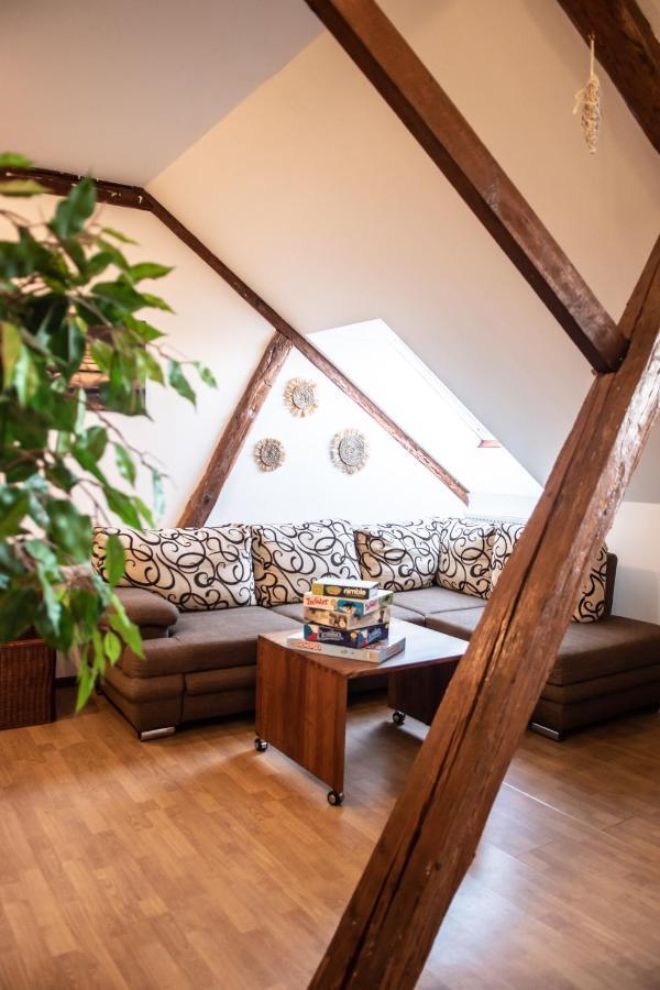 Podkrovni Apartman S Vyhledem Na Namesti Lomnice nad Lužnicí Dış mekan fotoğraf